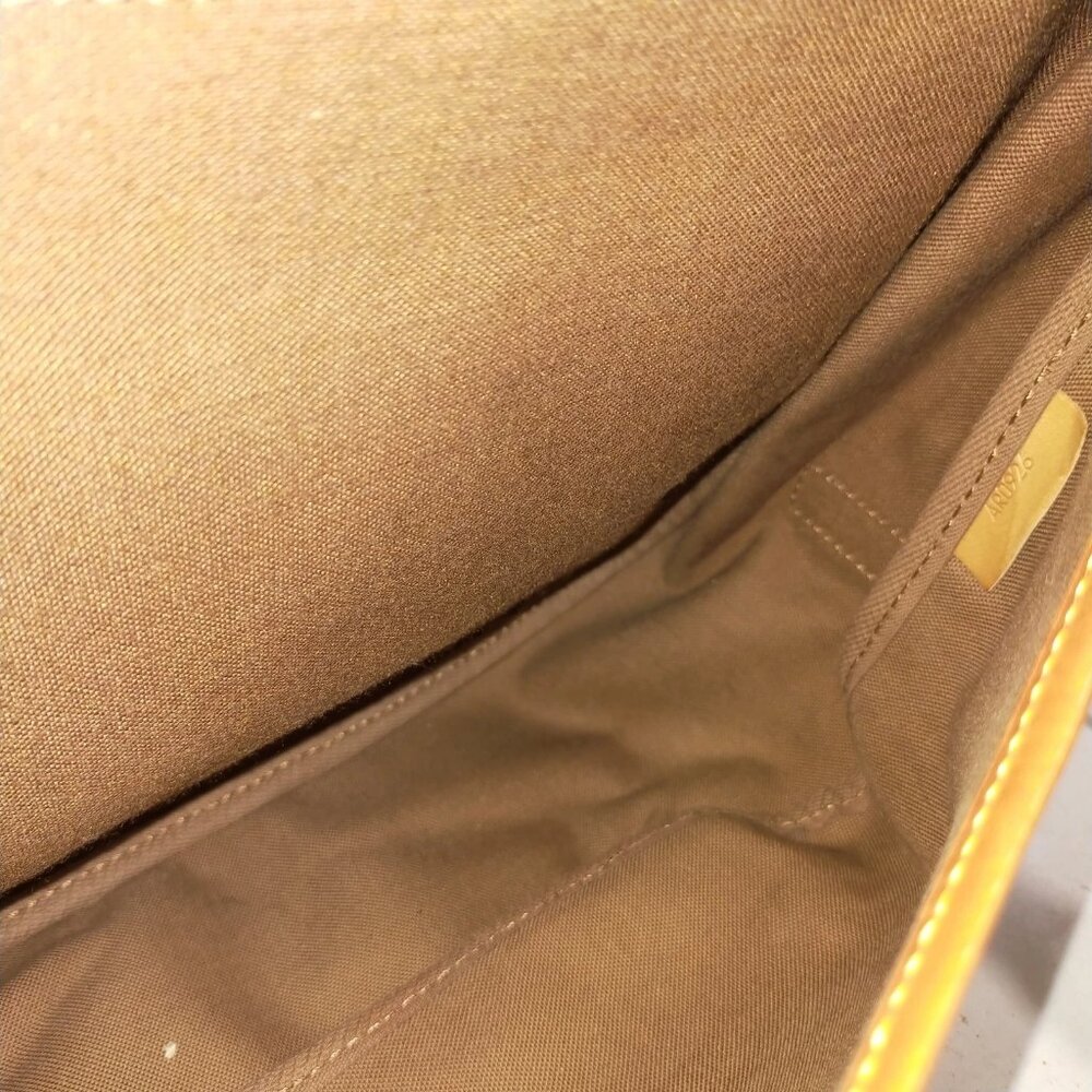 Authentic LV Vintage Louis Vuitton Saumur 35 Monogram Crossbody Bag - Picture 13 of 16